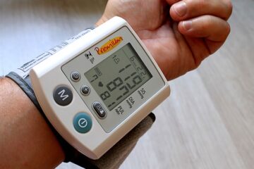 Blutdruckmessung vom ambulanten Pflegedienst in Dortmund